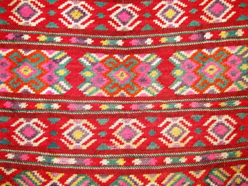 Традиционный румынский узор на вышивке 9